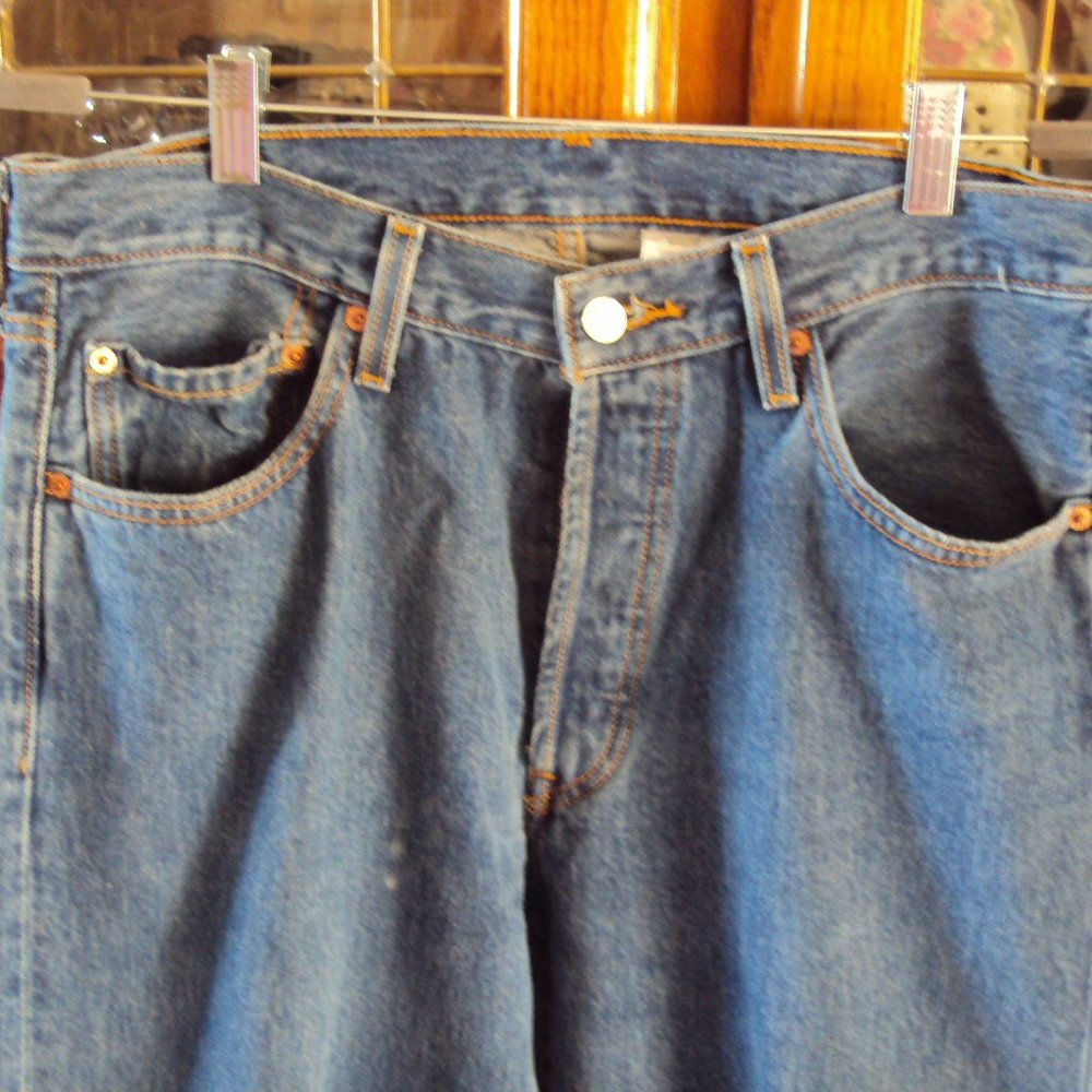 Classic Levi's 501 Button~Fly blue jeans 34 x 34